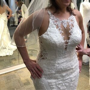 Essence of Australia gown in IVORY bridal size 12, street size 8-10.